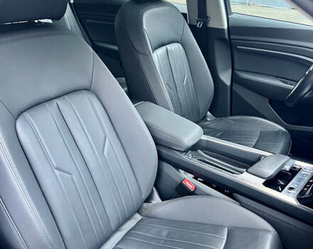 Чорний Ауді E-Tron, об'ємом двигуна 0 л та пробігом 204 тис. км за 21900 $, фото 23 на Automoto.ua