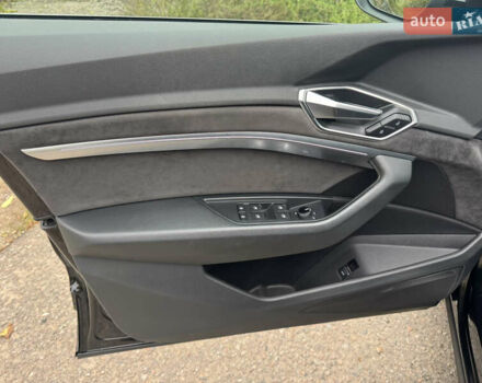 Чорний Ауді E-Tron, об'ємом двигуна 0 л та пробігом 151 тис. км за 27500 $, фото 19 на Automoto.ua