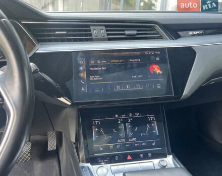 Чорний Ауді E-Tron, об'ємом двигуна 0 л та пробігом 150 тис. км за 27900 $, фото 6 на Automoto.ua