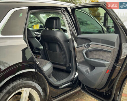 Чорний Ауді E-Tron, об'ємом двигуна 0 л та пробігом 140 тис. км за 26000 $, фото 67 на Automoto.ua