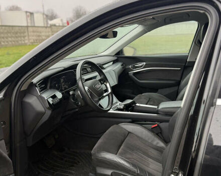 Чорний Ауді E-Tron, об'ємом двигуна 0 л та пробігом 142 тис. км за 23500 $, фото 8 на Automoto.ua