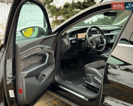 Чорний Ауді E-Tron, об'ємом двигуна 0 л та пробігом 140 тис. км за 26000 $, фото 52 на Automoto.ua