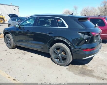 Черный Ауди E-Tron, объемом двигателя 0 л и пробегом 96 тыс. км за 18900 $, фото 3 на Automoto.ua