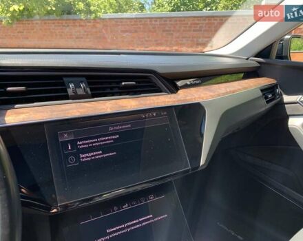 Чорний Ауді E-Tron, об'ємом двигуна 0 л та пробігом 65 тис. км за 33000 $, фото 41 на Automoto.ua