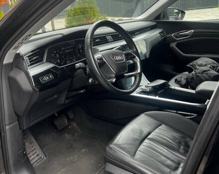 Чорний Ауді E-Tron, об'ємом двигуна 0 л та пробігом 133 тис. км за 27500 $, фото 6 на Automoto.ua
