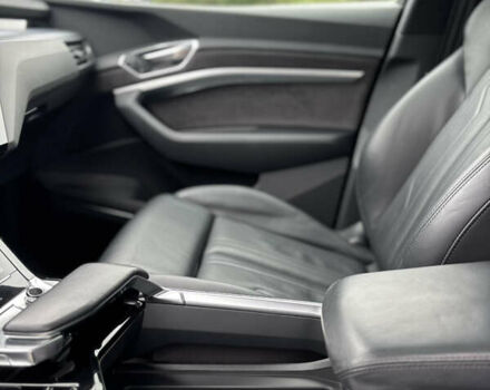 Черный Ауди E-Tron, объемом двигателя 0 л и пробегом 151 тыс. км за 27700 $, фото 20 на Automoto.ua