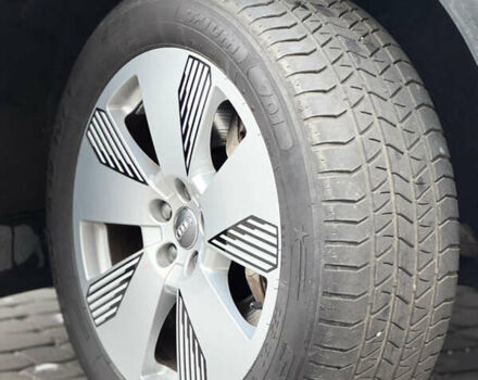 Ауді E-Tron 2019 у Рівному на Automoto.ua Чорний Ауді E-Tron, об'ємом двигуна 0 л та пробігом 220 тис. км за 23500 $, фото 7 на Automoto.ua