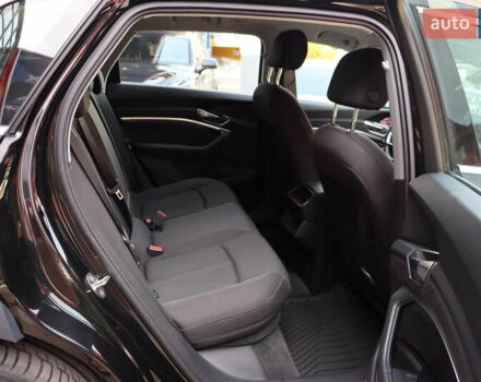 Чорний Ауді E-Tron, об'ємом двигуна 0 л та пробігом 86 тис. км за 29800 $, фото 45 на Automoto.ua