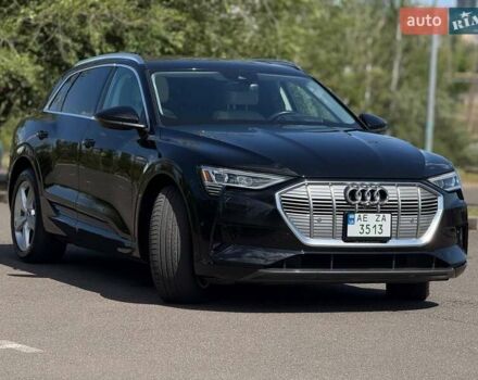 Чорний Ауді E-Tron, об'ємом двигуна 0 л та пробігом 75 тис. км за 31000 $, фото 6 на Automoto.ua