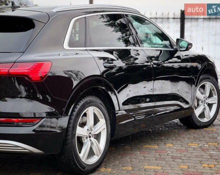Чорний Ауді E-Tron, об'ємом двигуна 0 л та пробігом 140 тис. км за 26000 $, фото 40 на Automoto.ua