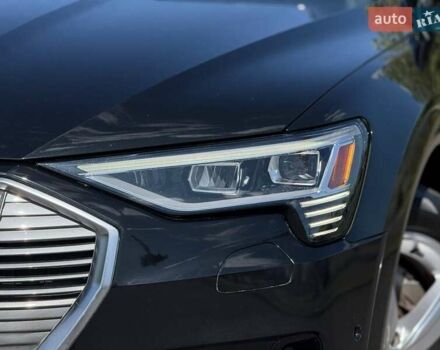 Чорний Ауді E-Tron, об'ємом двигуна 0 л та пробігом 75 тис. км за 31000 $, фото 1 на Automoto.ua