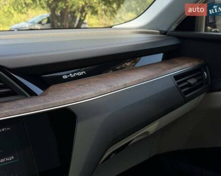Чорний Ауді E-Tron, об'ємом двигуна 0 л та пробігом 75 тис. км за 31000 $, фото 59 на Automoto.ua