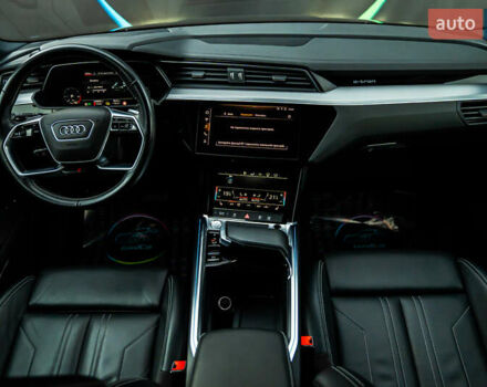 Чорний Ауді E-Tron, об'ємом двигуна 0 л та пробігом 100 тис. км за 31400 $, фото 74 на Automoto.ua