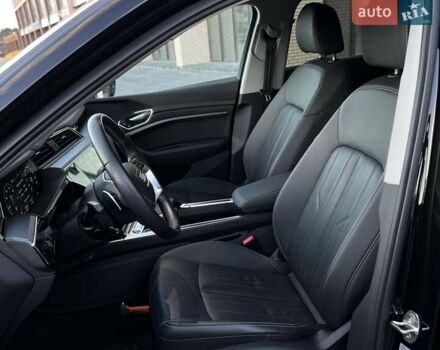 Чорний Ауді E-Tron, об'ємом двигуна 0 л та пробігом 175 тис. км за 22800 $, фото 6 на Automoto.ua