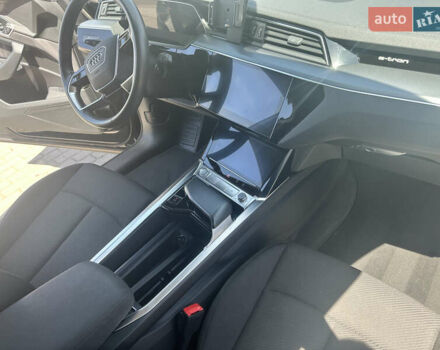 Чорний Ауді E-Tron, об'ємом двигуна 0 л та пробігом 130 тис. км за 23990 $, фото 8 на Automoto.ua