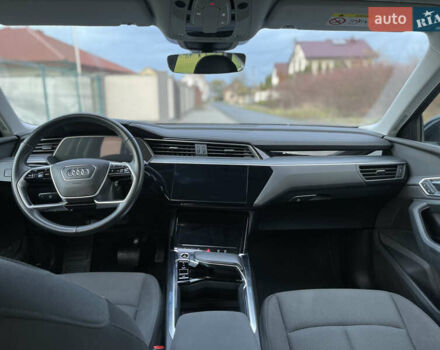Чорний Ауді E-Tron, об'ємом двигуна 0 л та пробігом 78 тис. км за 26500 $, фото 45 на Automoto.ua