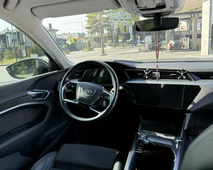 Чорний Ауді E-Tron, об'ємом двигуна 0 л та пробігом 120 тис. км за 27800 $, фото 13 на Automoto.ua