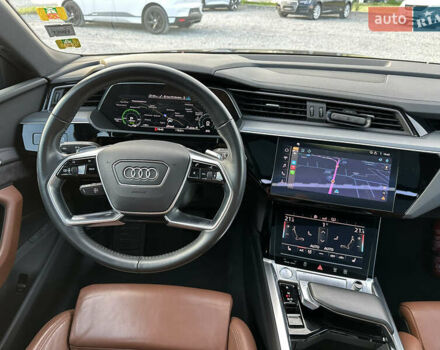Чорний Ауді E-Tron, об'ємом двигуна 0 л та пробігом 75 тис. км за 31499 $, фото 10 на Automoto.ua