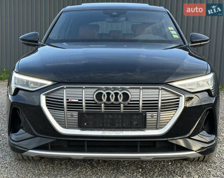 Чорний Ауді E-Tron, об'ємом двигуна 0 л та пробігом 75 тис. км за 31499 $, фото 2 на Automoto.ua