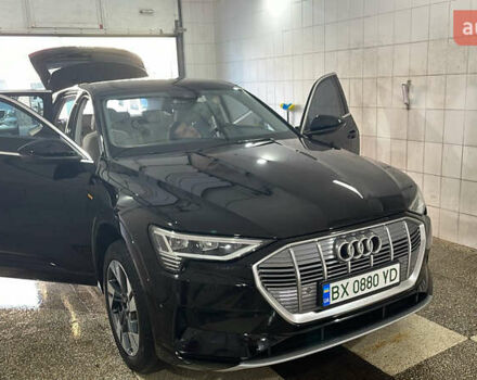 Черный Ауди E-Tron, объемом двигателя 0 л и пробегом 67 тыс. км за 29999 $, фото 3 на Automoto.ua