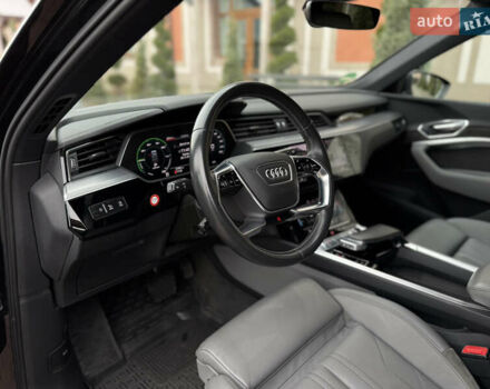 Чорний Ауді E-Tron, об'ємом двигуна 0 л та пробігом 51 тис. км за 31499 $, фото 36 на Automoto.ua