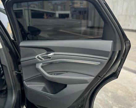 Чорний Ауді E-Tron, об'ємом двигуна 0 л та пробігом 155 тис. км за 30999 $, фото 44 на Automoto.ua
