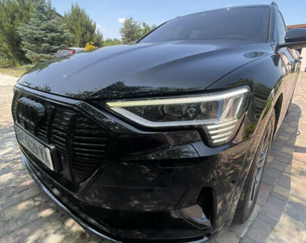Чорний Ауді E-Tron, об'ємом двигуна 0 л та пробігом 128 тис. км за 31500 $, фото 9 на Automoto.ua