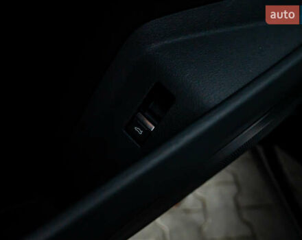 Чорний Ауді E-Tron, об'ємом двигуна 0 л та пробігом 75 тис. км за 29900 $, фото 54 на Automoto.ua