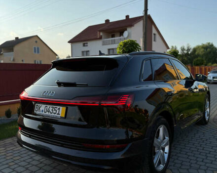 Чорний Ауді E-Tron, об'ємом двигуна 0 л та пробігом 117 тис. км за 33000 $, фото 3 на Automoto.ua