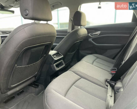 Чорний Ауді E-Tron, об'ємом двигуна 0 л та пробігом 78 тис. км за 26500 $, фото 23 на Automoto.ua