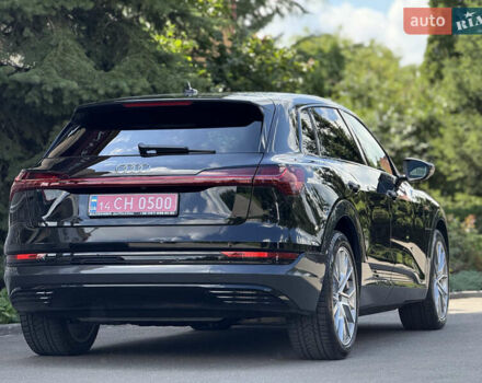 Чорний Ауді E-Tron, об'ємом двигуна 0 л та пробігом 103 тис. км за 29999 $, фото 12 на Automoto.ua