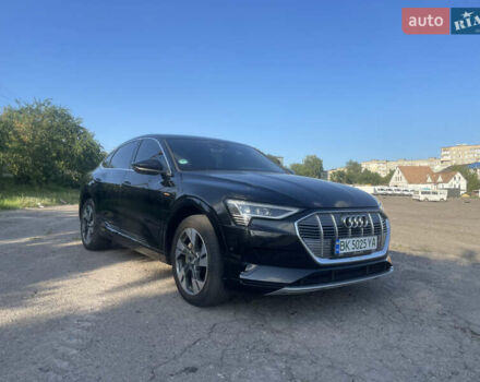 Чорний Ауді E-Tron, об'ємом двигуна 0 л та пробігом 58 тис. км за 34450 $, фото 13 на Automoto.ua