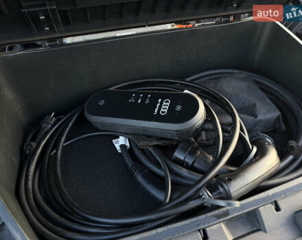 Чорний Ауді E-Tron, об'ємом двигуна 0 л та пробігом 150 тис. км за 25900 $, фото 107 на Automoto.ua