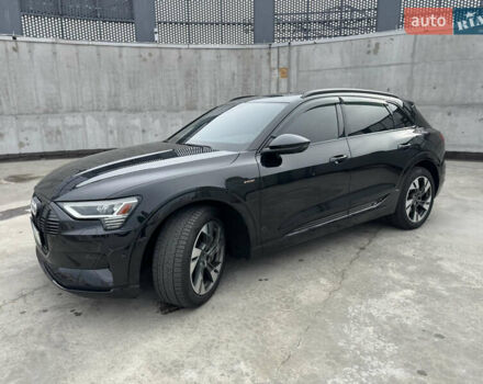 Чорний Ауді E-Tron, об'ємом двигуна 0 л та пробігом 155 тис. км за 30999 $, фото 2 на Automoto.ua