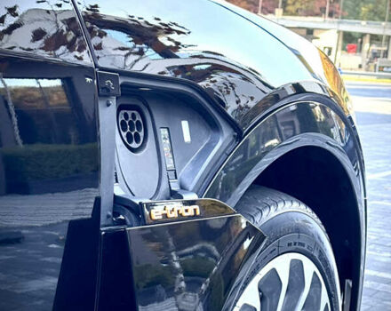 Чорний Ауді E-Tron, об'ємом двигуна 0 л та пробігом 72 тис. км за 29900 $, фото 9 на Automoto.ua