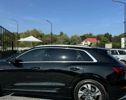 Чорний Ауді E-Tron, об'ємом двигуна 0 л та пробігом 120 тис. км за 27800 $, фото 2 на Automoto.ua