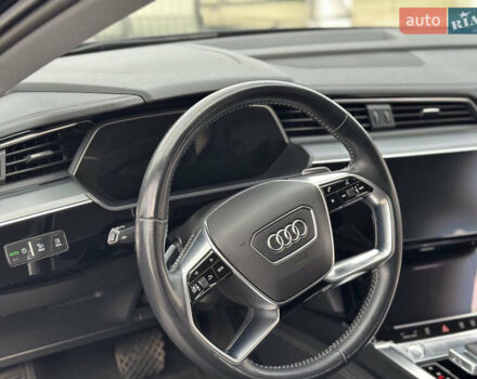 Черный Ауди E-Tron, объемом двигателя 0 л и пробегом 130 тыс. км за 26500 $, фото 25 на Automoto.ua