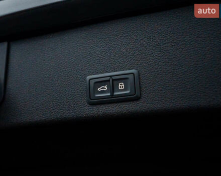 Чорний Ауді E-Tron, об'ємом двигуна 0 л та пробігом 75 тис. км за 29900 $, фото 52 на Automoto.ua