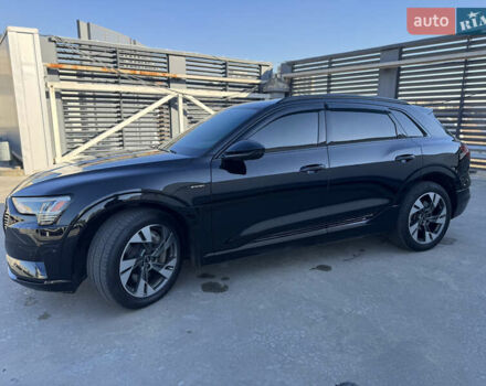 Чорний Ауді E-Tron, об'ємом двигуна 0 л та пробігом 155 тис. км за 29499 $, фото 2 на Automoto.ua