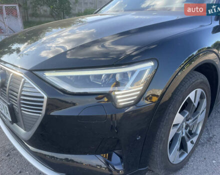 Чорний Ауді E-Tron, об'ємом двигуна 0 л та пробігом 58 тис. км за 34450 $, фото 17 на Automoto.ua
