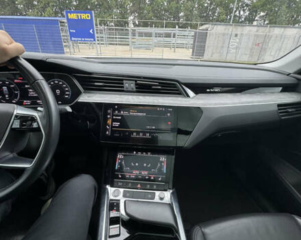Чорний Ауді E-Tron, об'ємом двигуна 0 л та пробігом 100 тис. км за 39000 $, фото 11 на Automoto.ua