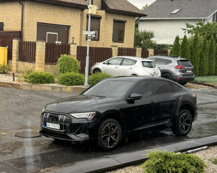 Чорний Ауді E-Tron, об'ємом двигуна 0 л та пробігом 100 тис. км за 39000 $, фото 15 на Automoto.ua