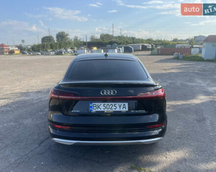 Чорний Ауді E-Tron, об'ємом двигуна 0 л та пробігом 58 тис. км за 34450 $, фото 10 на Automoto.ua