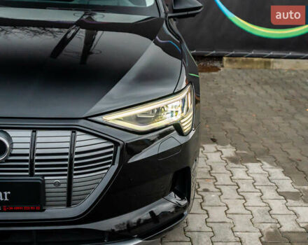 Чорний Ауді E-Tron, об'ємом двигуна 0 л та пробігом 75 тис. км за 29900 $, фото 3 на Automoto.ua