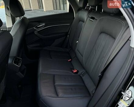 Чорний Ауді E-Tron, об'ємом двигуна 0 л та пробігом 175 тис. км за 22800 $, фото 8 на Automoto.ua