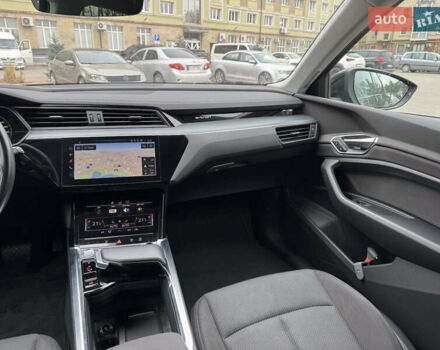 Черный Ауди E-Tron, объемом двигателя 0 л и пробегом 120 тыс. км за 25555 $, фото 33 на Automoto.ua