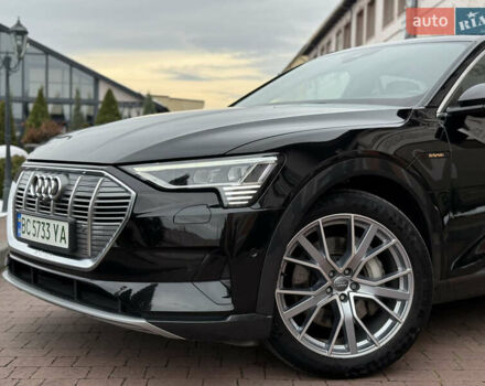 Чорний Ауді E-Tron, об'ємом двигуна 0 л та пробігом 51 тис. км за 31499 $, фото 4 на Automoto.ua
