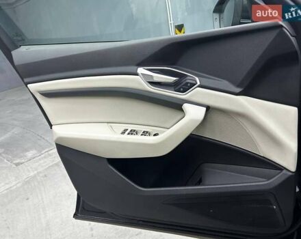 Чорний Ауді E-Tron, об'ємом двигуна 0 л та пробігом 148 тис. км за 26000 $, фото 6 на Automoto.ua