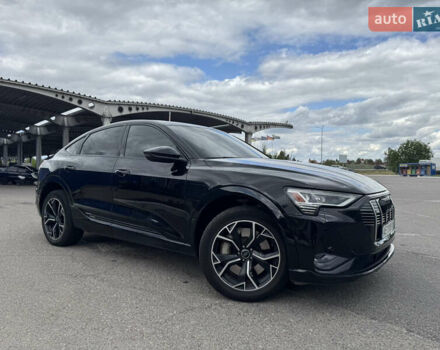 Чорний Ауді E-Tron, об'ємом двигуна 0 л та пробігом 100 тис. км за 39000 $, фото 2 на Automoto.ua