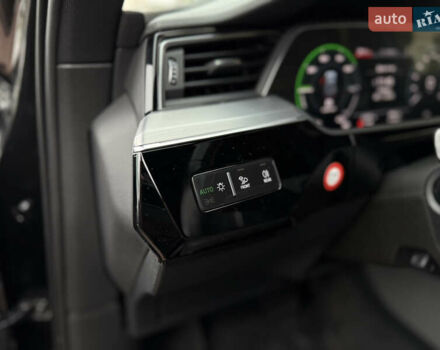 Чорний Ауді E-Tron, об'ємом двигуна 0 л та пробігом 51 тис. км за 31499 $, фото 38 на Automoto.ua